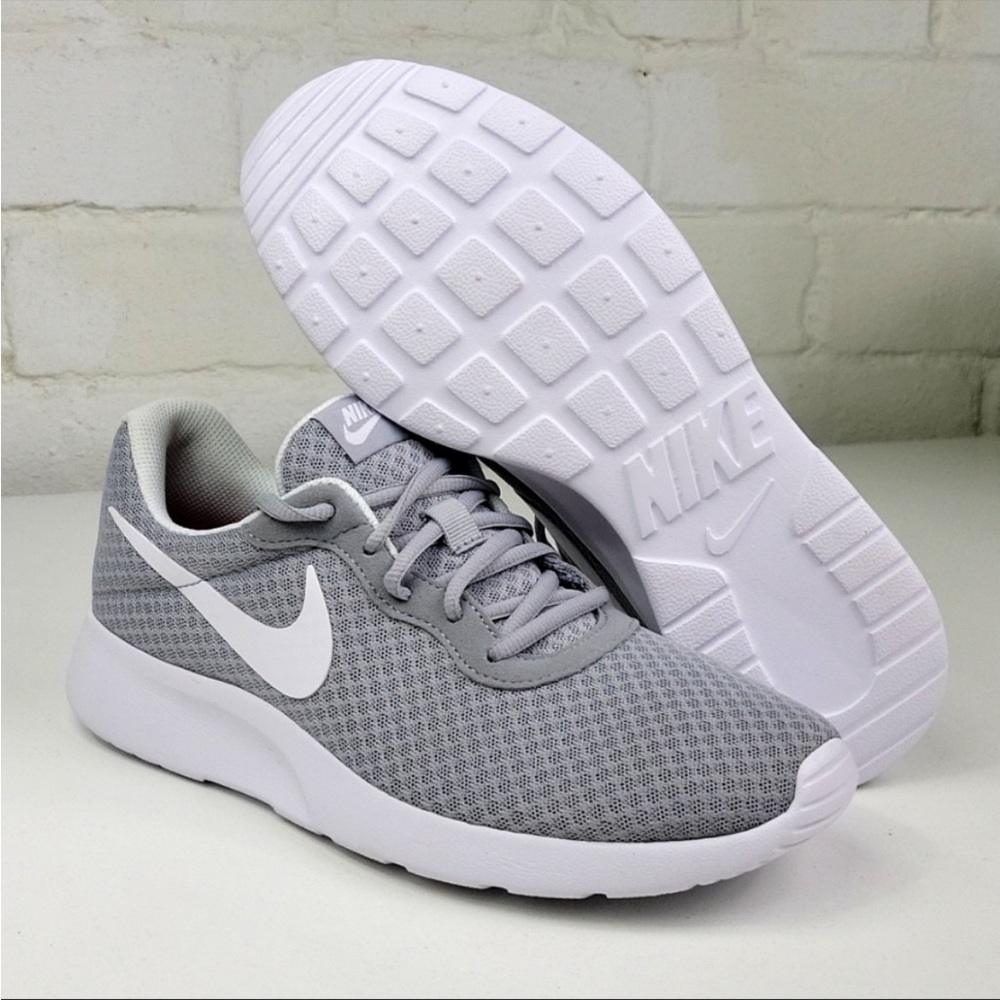 Nike Tanjun Walking Shoe Grey / White Women's Sizes